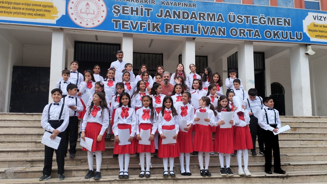23 Nisan Ulusal Egemenlik ve Çocuk Bayramı Okul idaresi, Öğretmenlerimiz, Öğrencilerimiz ve Velilerimizin Katılımıyla Kutlandı.